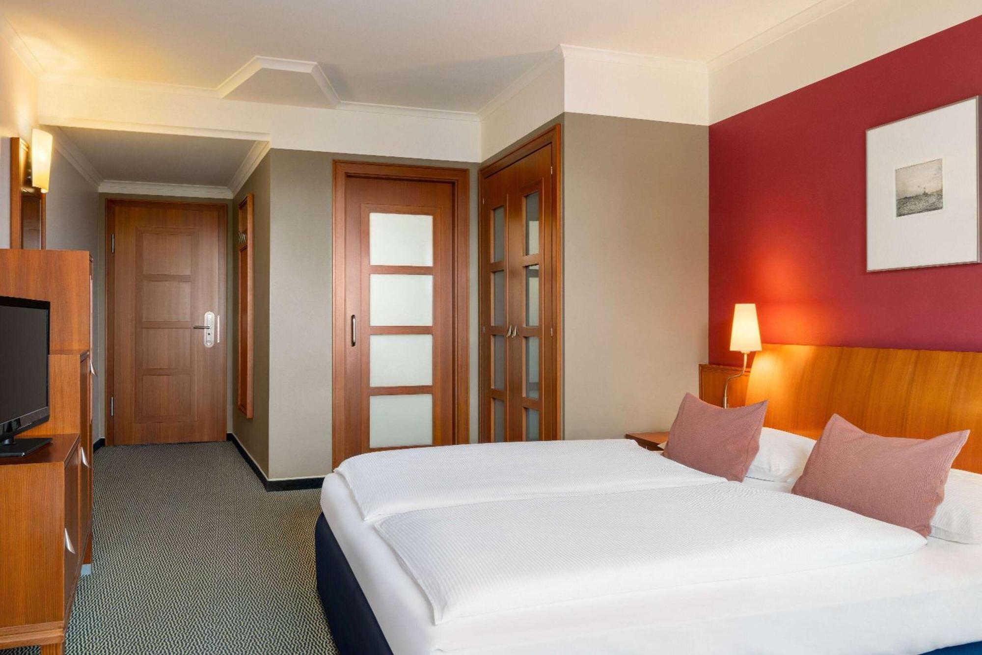 Vienna House By Wyndham Sonne 4* Rostock